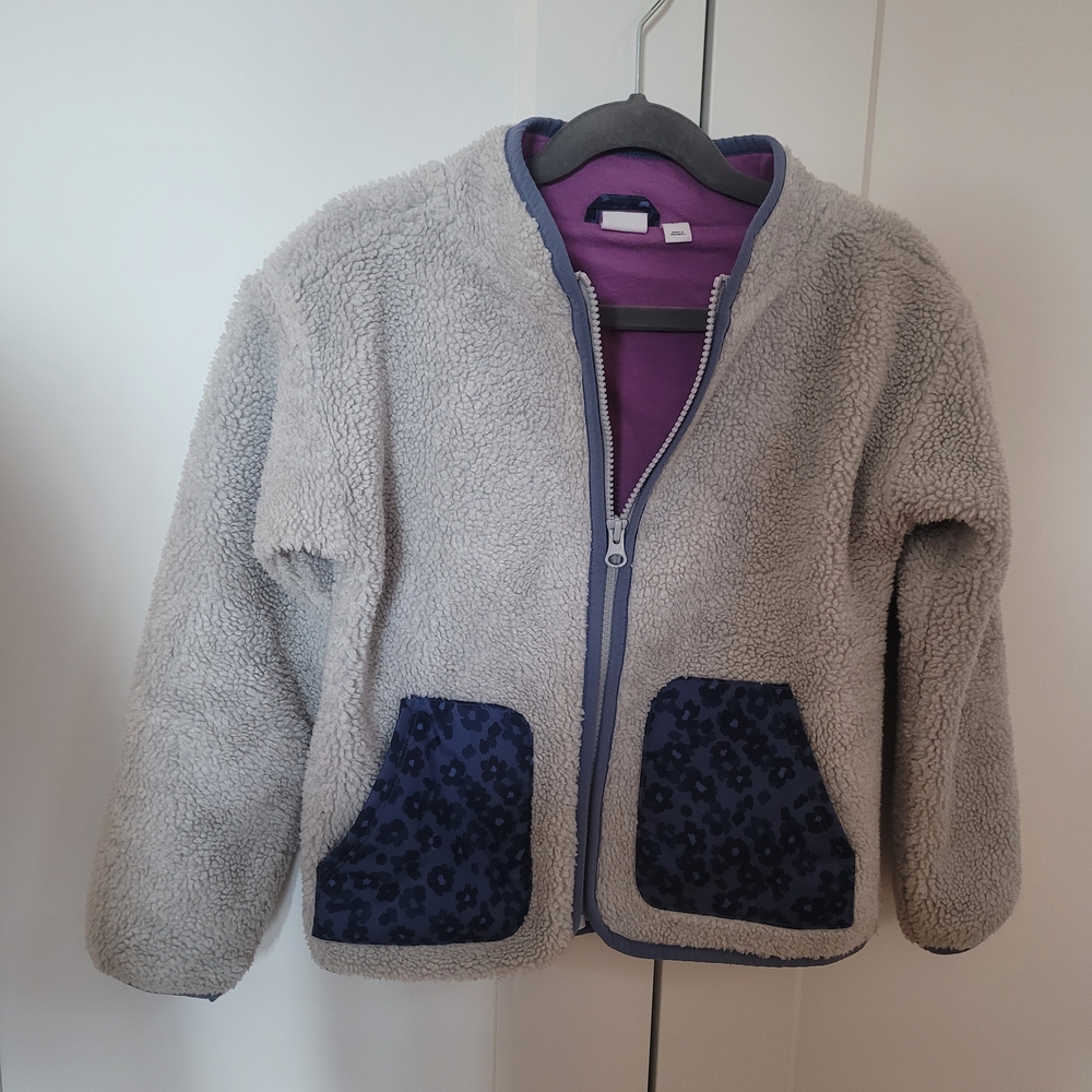 🧸2/20$ GAP Gray Fleece Jacket Blue Floral Pockets Girl Size S 6-7 Years